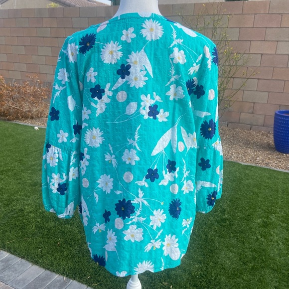 Beautiful Spring Blouse - Picture 7 of 9